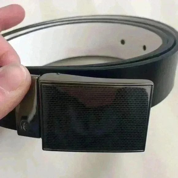 Black or White Reversible Men's belt - Picture 2 of 5